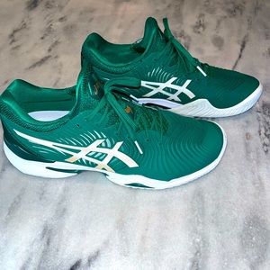 ASICS court FF Novak tennis shoes green/white men’s size 11.